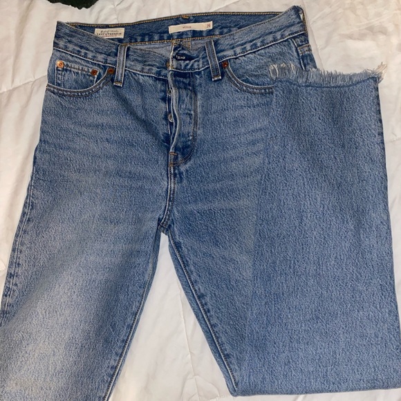 Wedgie straight fit Levi jeans. Size 26. - Picture 1 of 4
